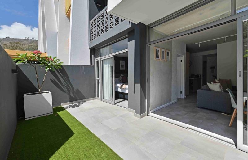 2 Bedroom Property for Sale in Sea Point Western Cape